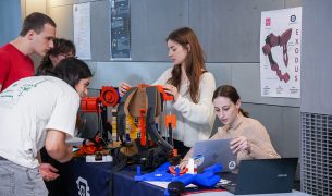 Le showroom du Projet dInnovation a Impact Positif P2IP des etudiants de la promo 2028 de lESILV &ndash; Startups &agrave; impact positif : 700 &eacute;l&egrave;ves ing&eacute;nieurs de l&rsquo;ESILV de la promo 2028 en comp&eacute;tition