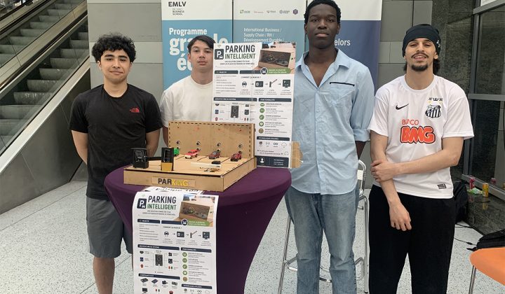 Showroom du Bachelor Informatique & Cybersécurité : concevoir un prototype de parking intelligent