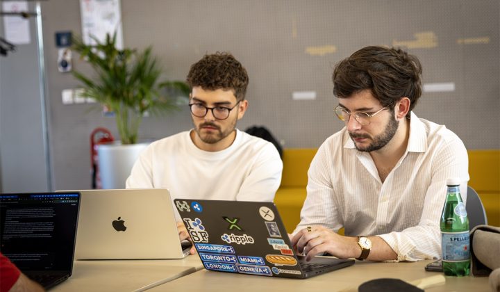 Chaque équipe devait produire un prototype fonctionnel utilisant ces technologies pendant le XRPL Hackathon