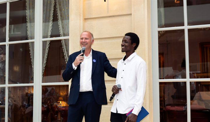 Mathieu Godart, directeur g&eacute;n&eacute;ral d&rsquo;AXA France et Mohamed Assaliha Mohamed Lamine, &eacute;tudiant &agrave; l&rsquo;ESILV, promo 2027